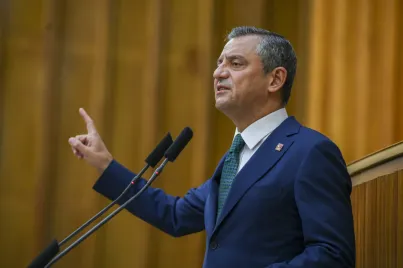 Özgür Özel Kimdir? Eczacılıktan CHP Genel Başkanlığına Siyasi Kariyeri