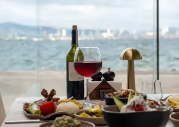 Barbada Büyükada: Ada Ruhunu Yeniden Yorumlayan Meyhane Vizyonu