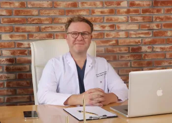 Damar Sağlığında Bilimin ve Deneyimin Buluştuğu İsim: Prof. Dr. Cenk Eray Yıldız