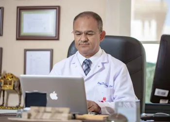 Tıpta Yeniliğin İzinde: Prof. Dr. Sinan Ekici’nin Bilimle Şekillenen Yolculuğu