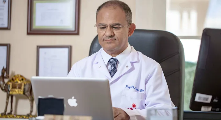 Tıpta Yeniliğin İzinde: Prof. Dr. Sinan Ekici’nin Bilimle Şekillenen Yolculuğu