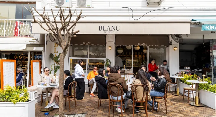 Büyükada’da Sade, Nezih ve Taptaze Bir Deneyim: Blanc Cafe’nin Çıkış Hikayesi